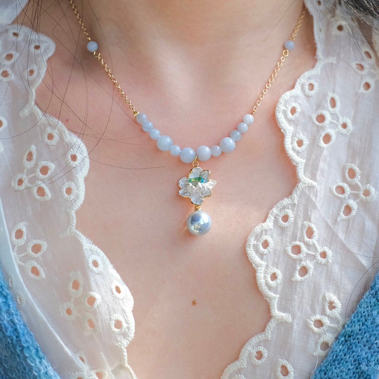 《薄荷曼波》原创春夏清新蓝色珍珠花朵吊坠轻奢小众锁骨链项链女