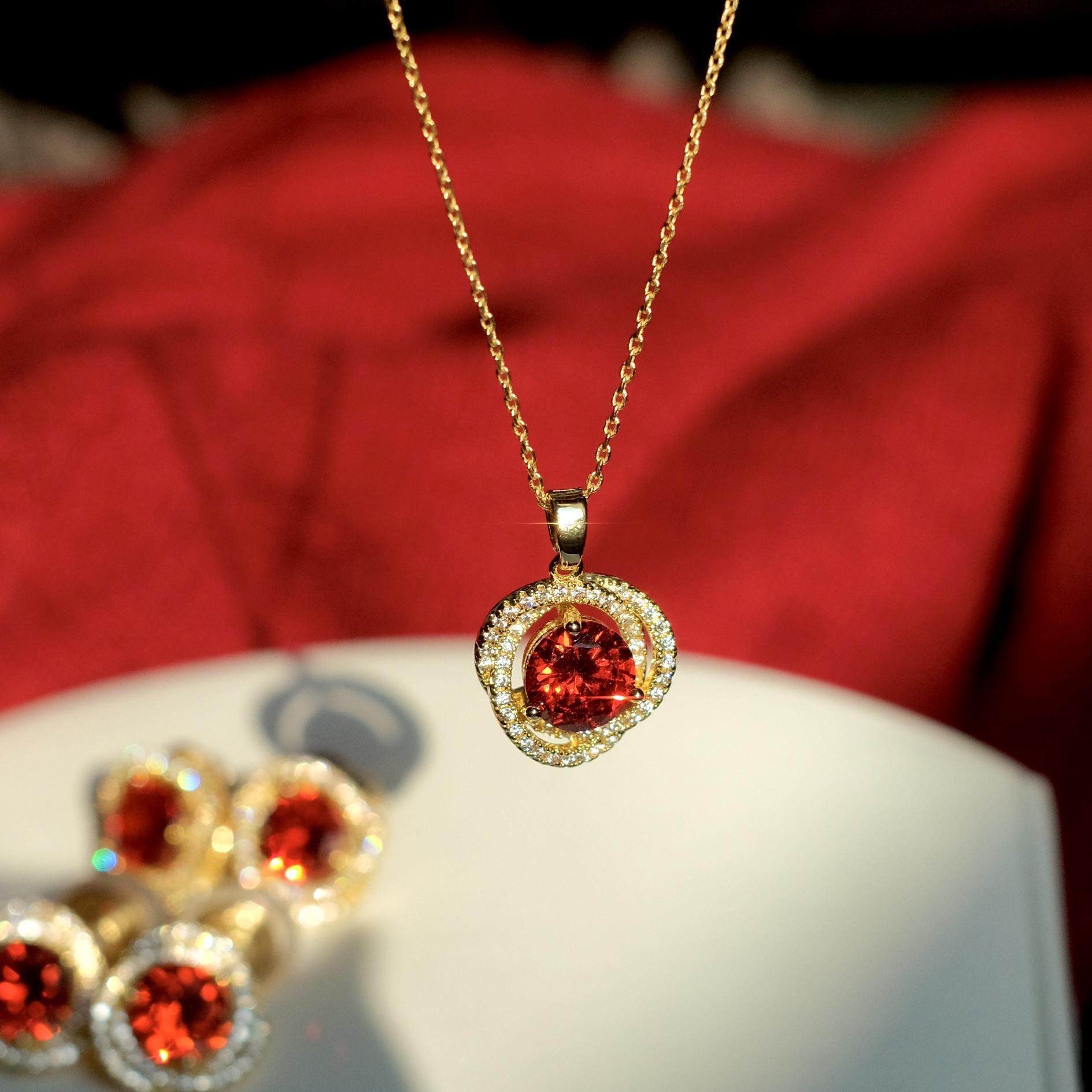 《火之迷恋》法式复古优雅闪耀红色锆石满钻项链锁骨链新年圣诞女