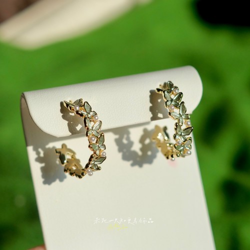 春夏温柔仙气珐琅釉绿色蝴蝶耳环