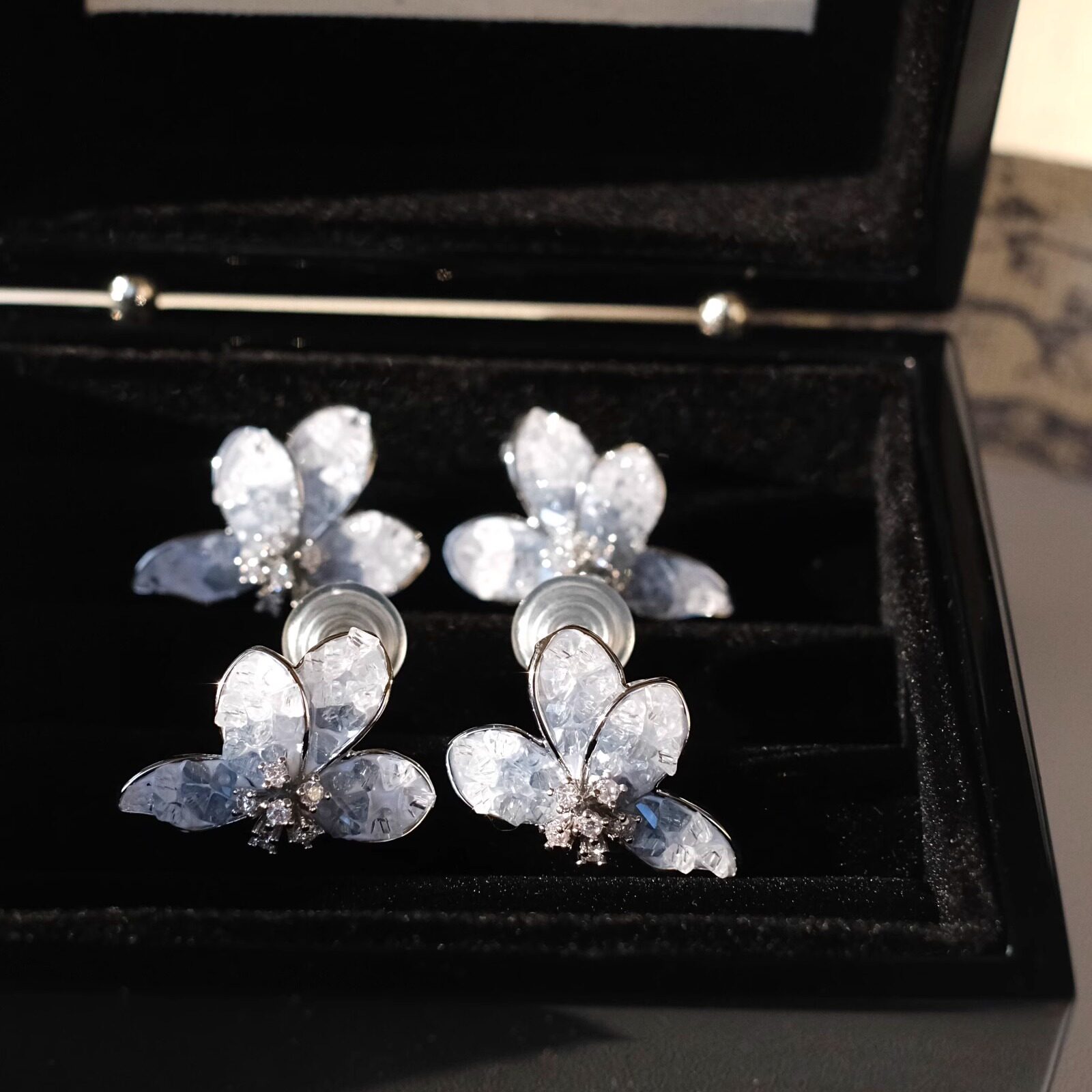 《冰裂之花》温柔渐变蓝色清冷仙气复古高级感水晶花朵耳钉耳夹女