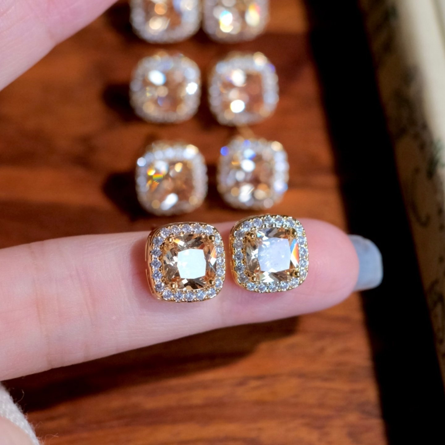 《一口芬达》法式轻奢爆闪满钻方糖香槟金色锆石耳钉耳环耳夹耳饰