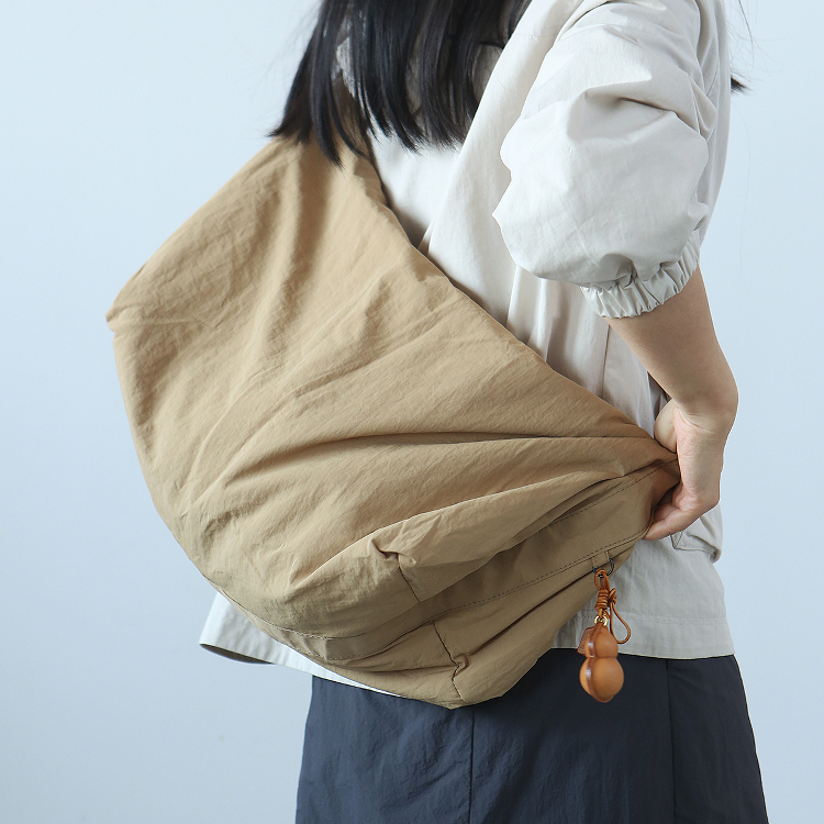 大容量慵懒风尼龙布包休闲