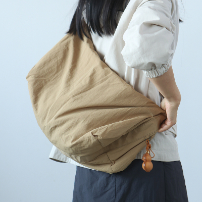 大容量慵懒风尼龙布包休闲