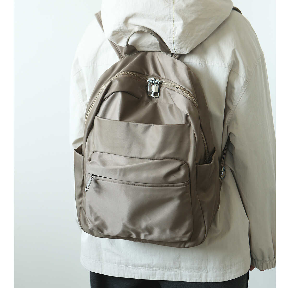 简约轻便日常休闲旅行背包尼龙女