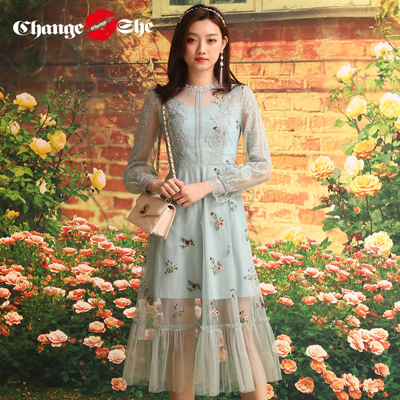 千细change she2020春季新款蕾丝拼接网纱收腰中长刺绣连衣裙显瘦