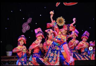 元旦 晚会 舞蹈《羌族肩铃舞》 演出服演出服少数民族服装