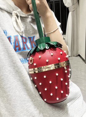 【苗大人】珍珠斜挎包亮闪闪个性水钻晚宴手提包草莓造型奇葩