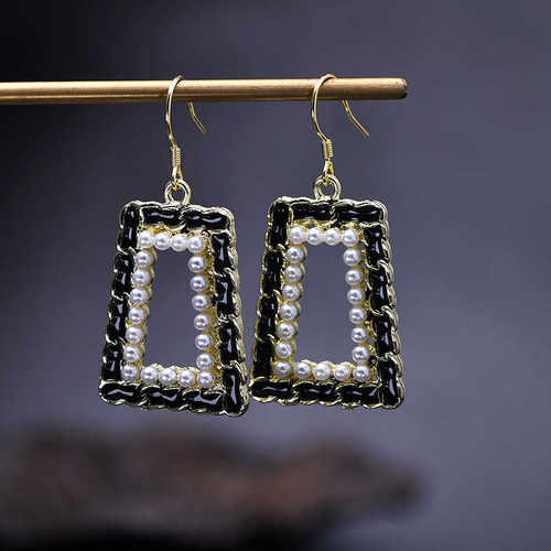 大嫂同款独特设计感高级狂飙耳饰