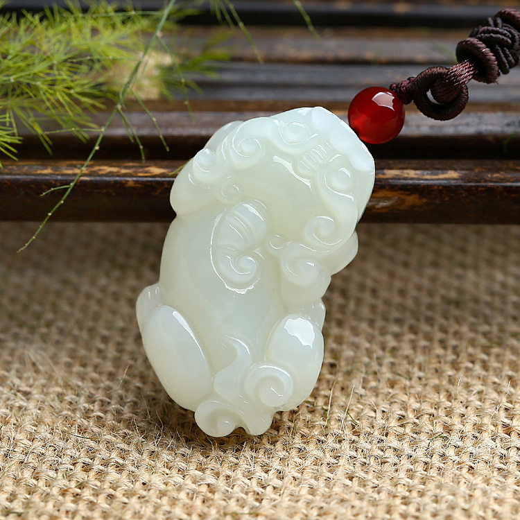 和田玉貔貅吊坠大小款和田白玉皮休玉石挂件男女款玉坠颈饰礼物