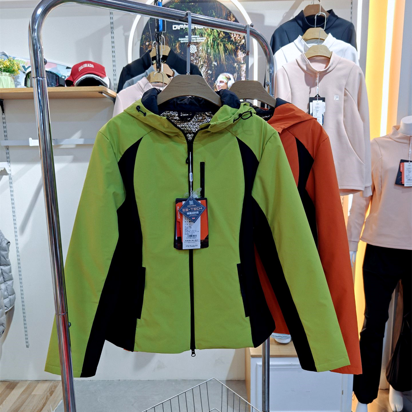 2025轻系冬新款女士冲锋衣羽绒外套QW5631女冰盾弹簧腰修身90绒