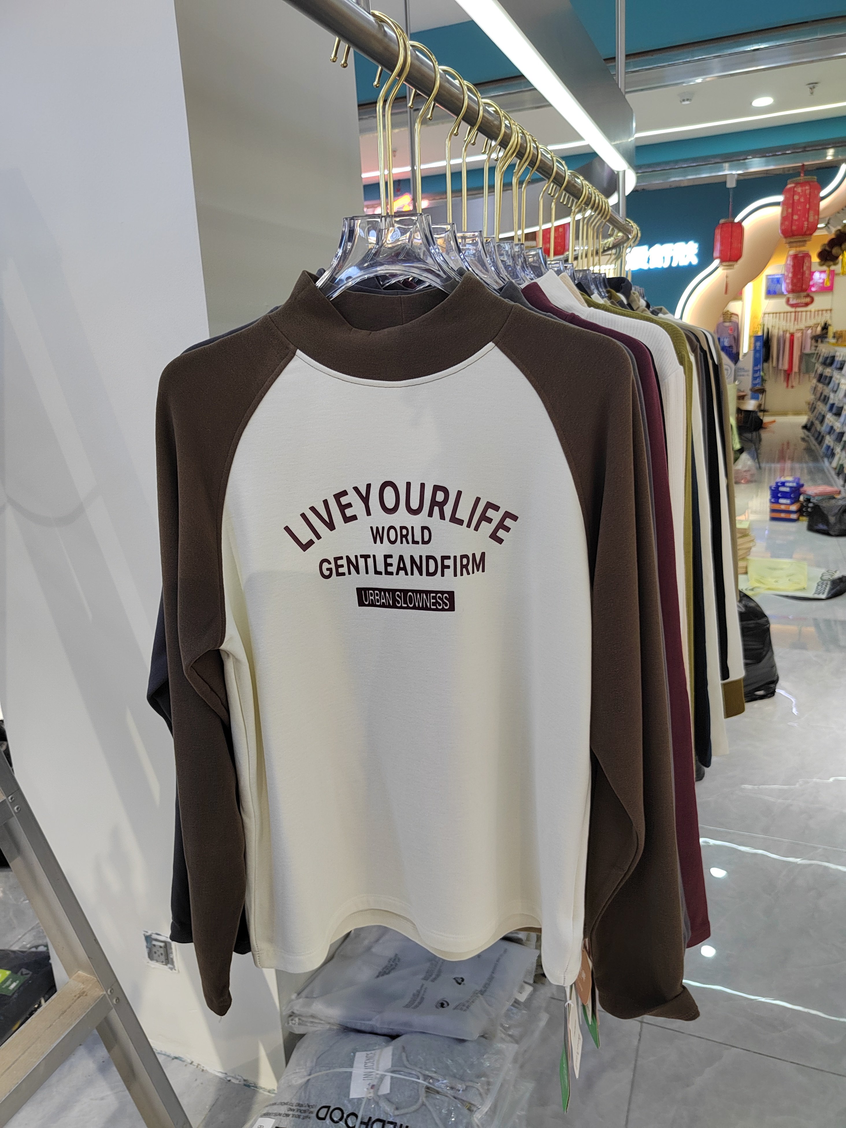 俏安朵5714秋冬新款女士圆领膨体德绒打底衫休闲宽松减龄拼色长袖