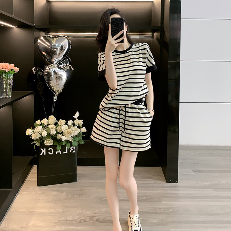 高级感条纹运动套装女2025夏季新款小个子短袖宽松短裤两件套洋气