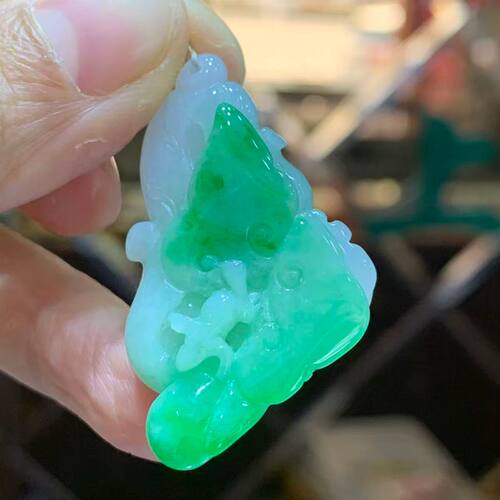 缅甸天然翡翠飘阳绿白菜挂件天然A货佰财男女款玉坠 8385