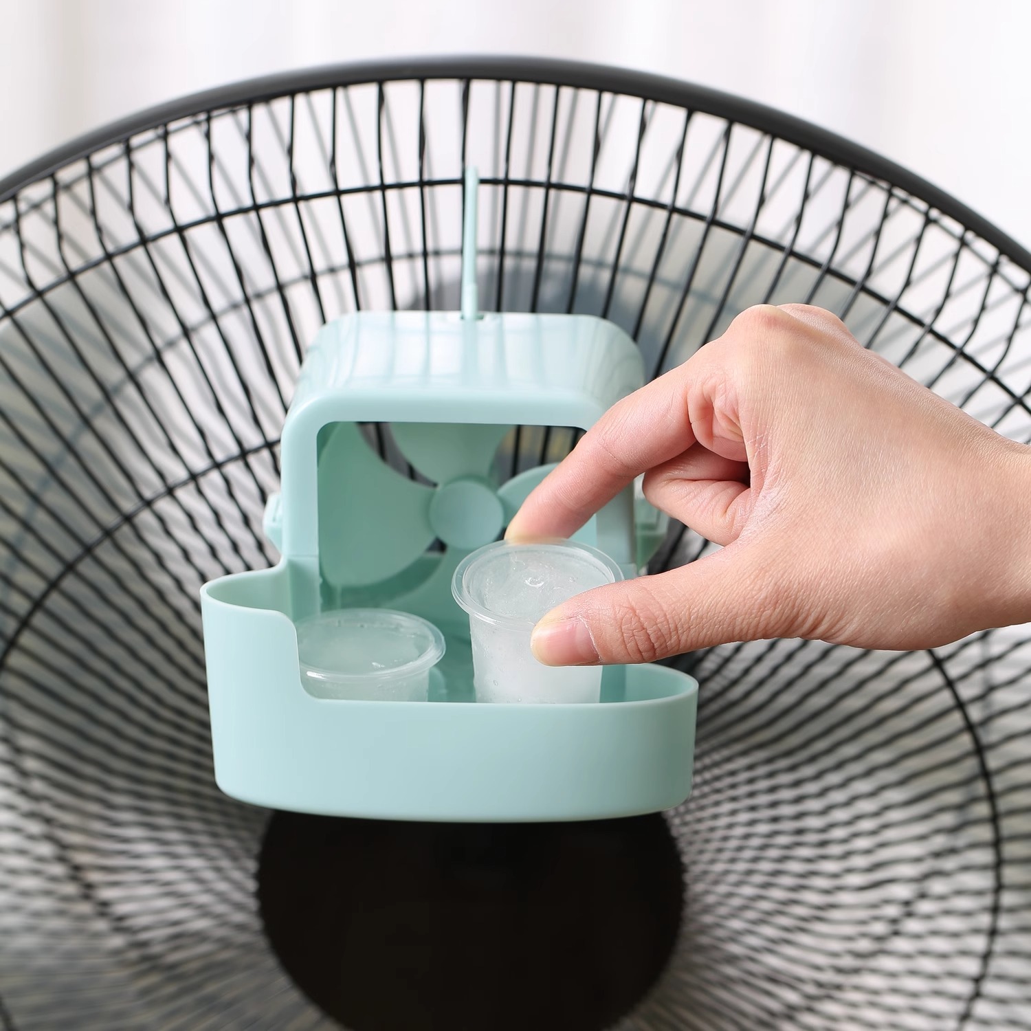 电风扇降温神器加水放冰块盒子加湿制冷家用风扇快速冰凉降温加湿