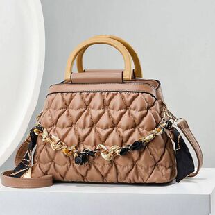 女士包包新款百搭休闲高级感包大气妈妈中年单肩斜挎包大容量潮时