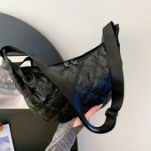 网红大容量包包2024新款 潮简约月牙包百搭质感软面斜挎单肩饺子包