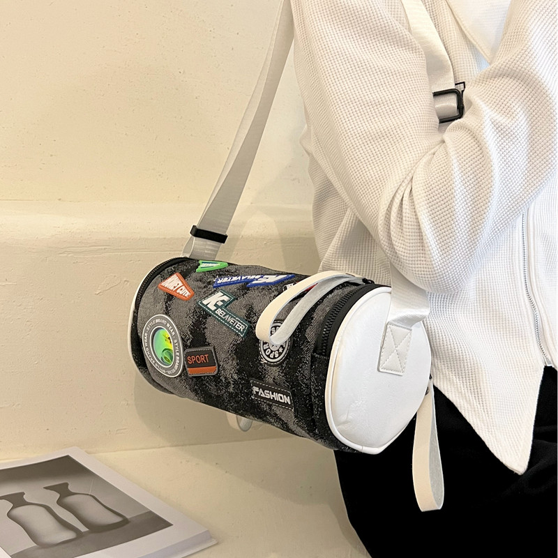 运动圆筒包包女2022新款潮小众牛仔单肩枕头包质感ins斜挎水桶包