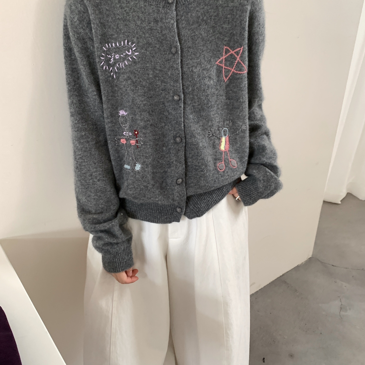 MUUTIS卡通圆领贝熊绒73.6%绵羊毛针织开衫9.7特种动物毛衣2723-1