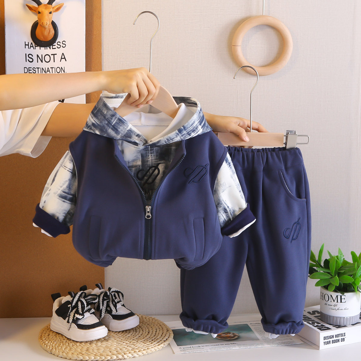 男童秋装套装2025新款休闲婴儿童衣服宝宝春秋季马甲卫衣三件套潮