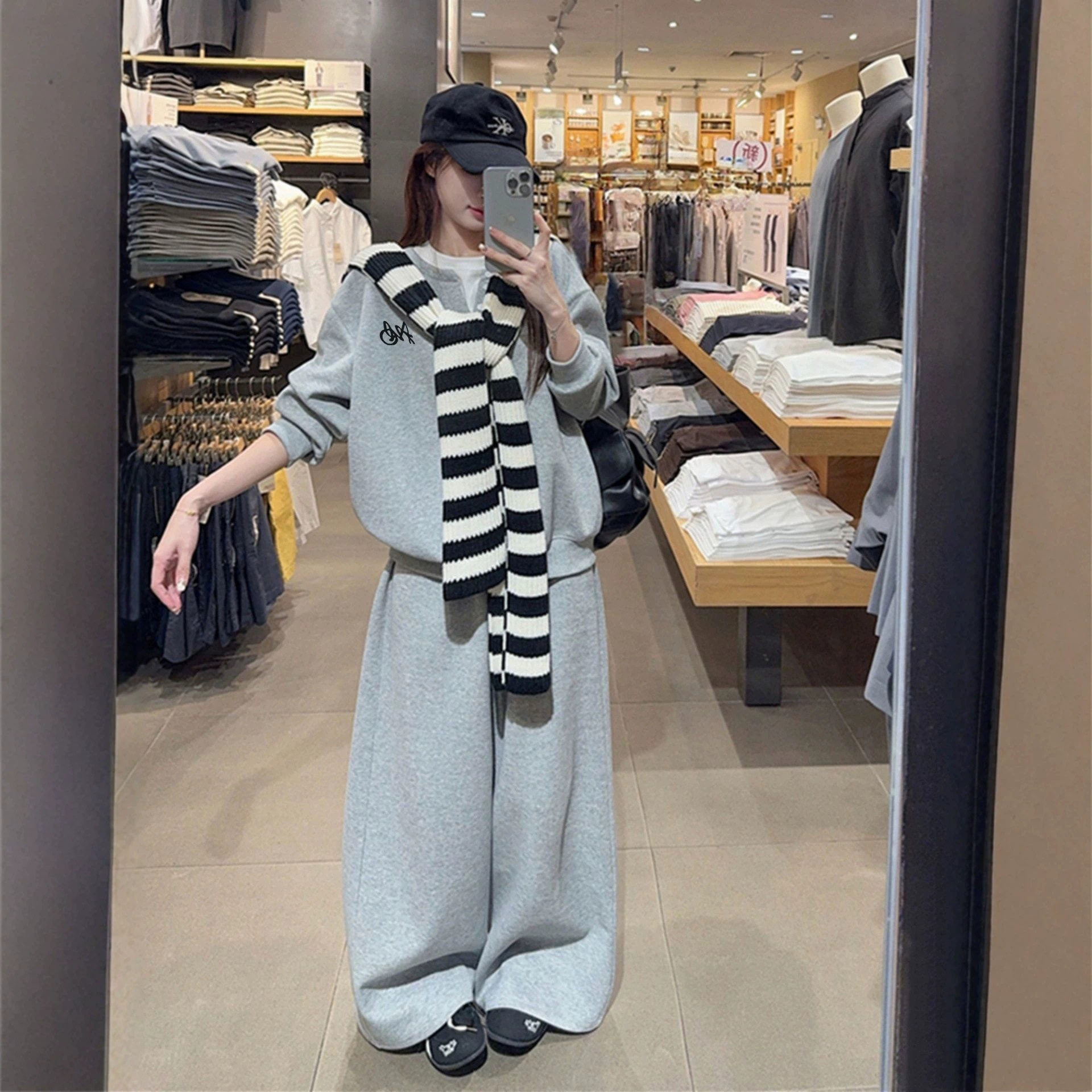 高级感休闲运动套装女秋季学生宽松显瘦韩版时尚卫衣阔腿裤两件套
