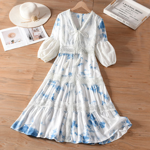 云南手工扎染新款七分袖V领镂空刺绣连衣裙女文艺收腰春秋中长裙
