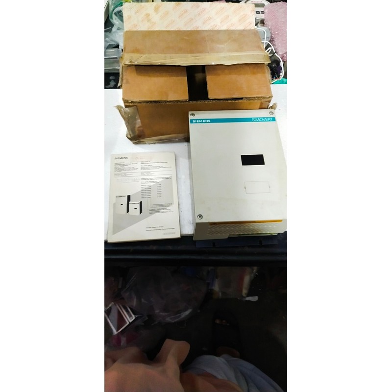 西门子 Simovert P6SE21 230VAC Out 3 相 2.8 A 变频器控制器传