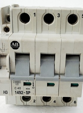 ALLEN-BRADLEY 1492-SP3C400 SER C Con 1492-ASPH3 Interruptor