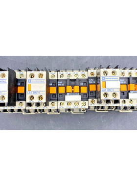 LOT DE TELEMECANIQUE 2 x CA2DN22 + 3 x CA2DN22 + LA1DN11 CON