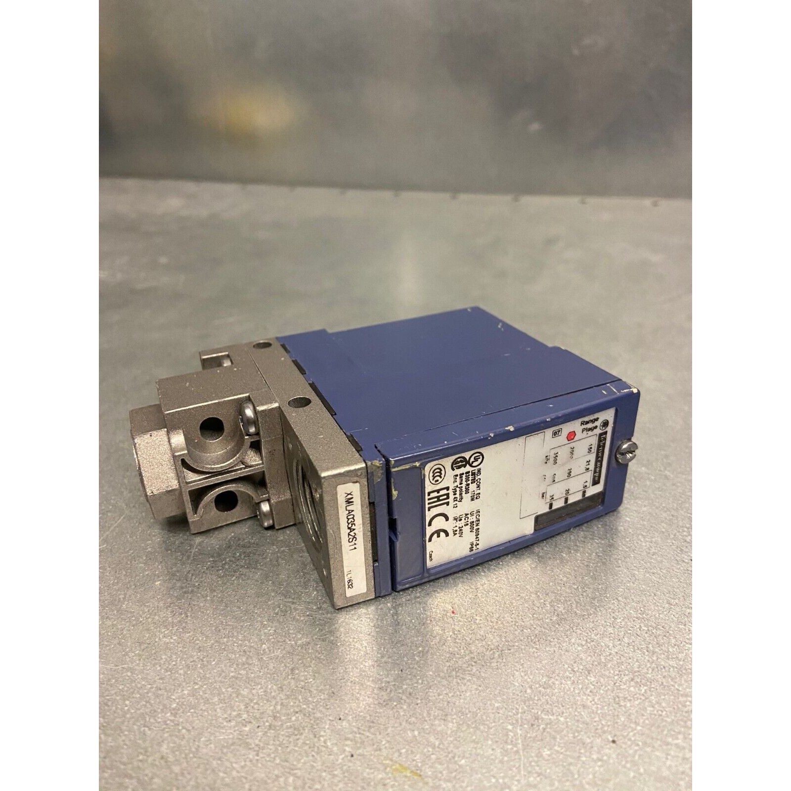TELEMECANIQUE XMLA035A2S11 / IP66 / PRESSURE SWITCH