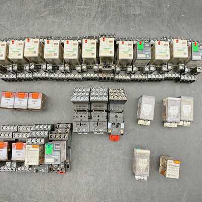 SET OF RELAY AND SOCKET RXM4AB2B7PVM PT570524 RXM4AB2B7 RXM4