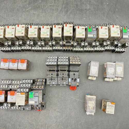 SET OF RELAY AND SOCKET RXM4AB2B7PVM PT570524 RXM4AB2B7 RXM4