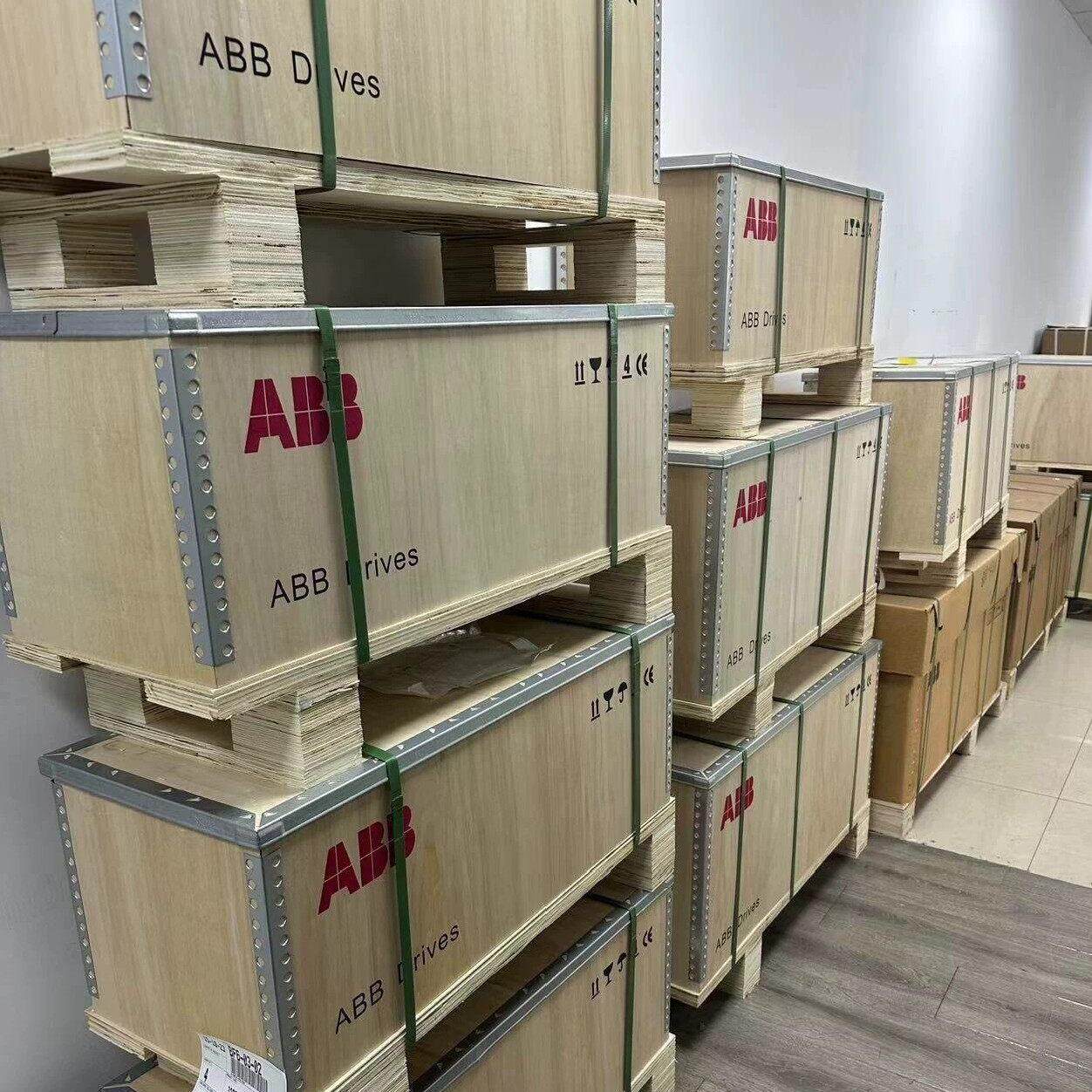 ACS880-01-02A1-5 ABB变频器 工业工控自动化设备议价维修