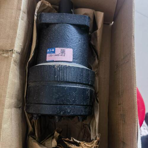 103-1005-012 伊顿行走马达 黑色铸铁外壳工业液压配件议价维修