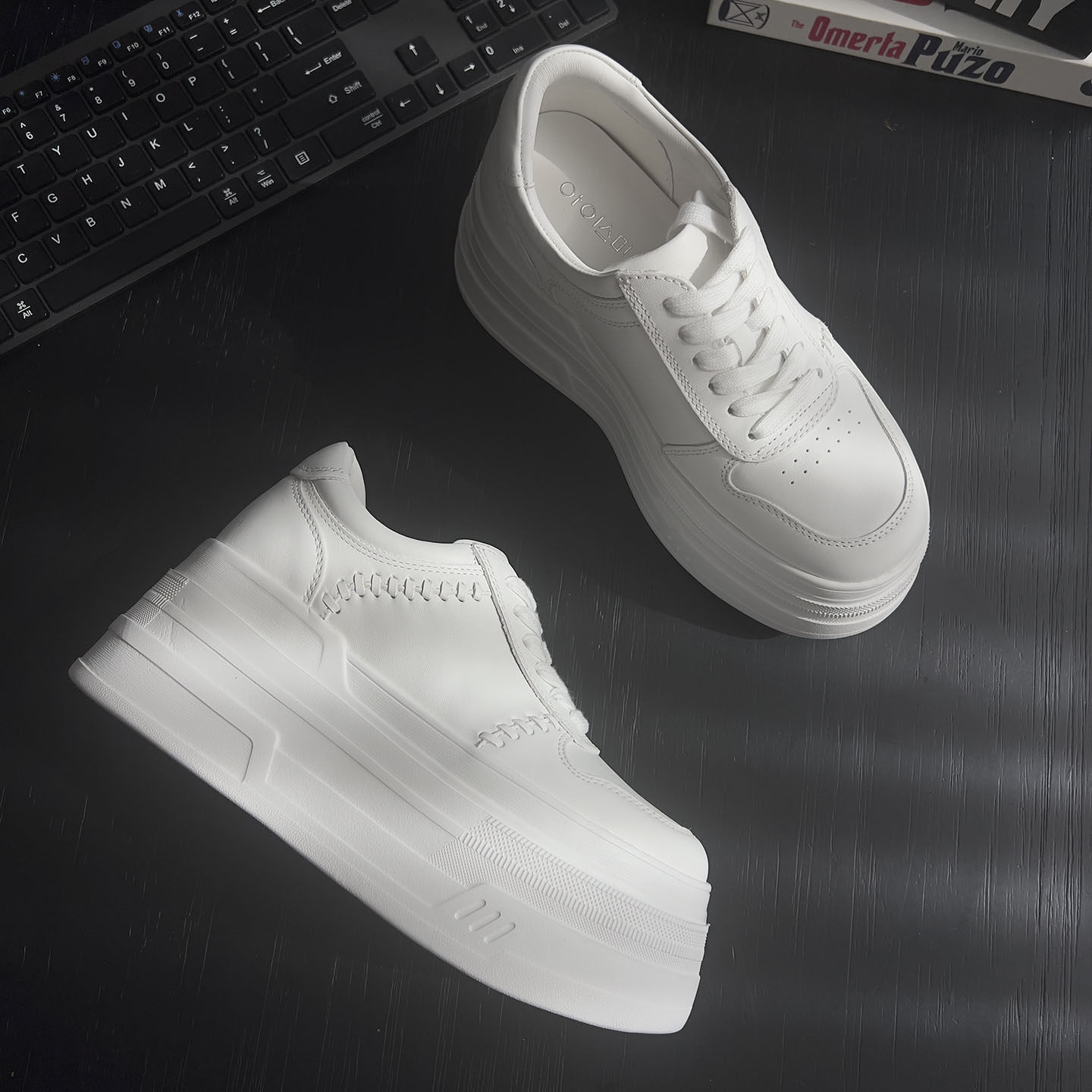 爱诗薇厚底小白鞋女8cm增高松糕鞋新款显瘦休闲板鞋真皮百搭