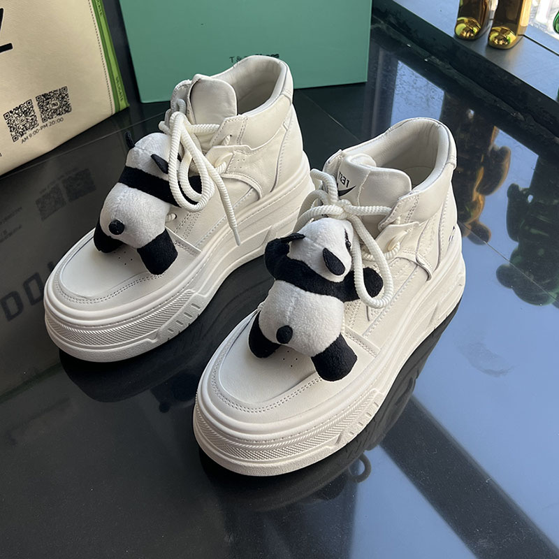 数跟橡胶羊皮休闲小熊装饰板鞋