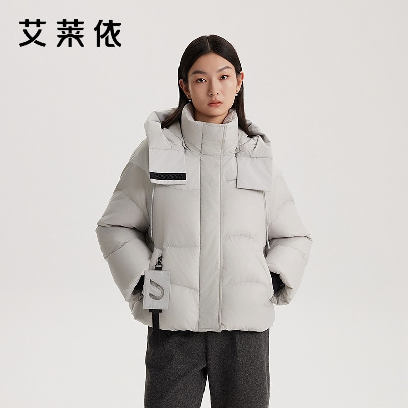 艾莱依拼接羽绒服商场同款时尚感大帽檐防风保暖短款连帽外套女款