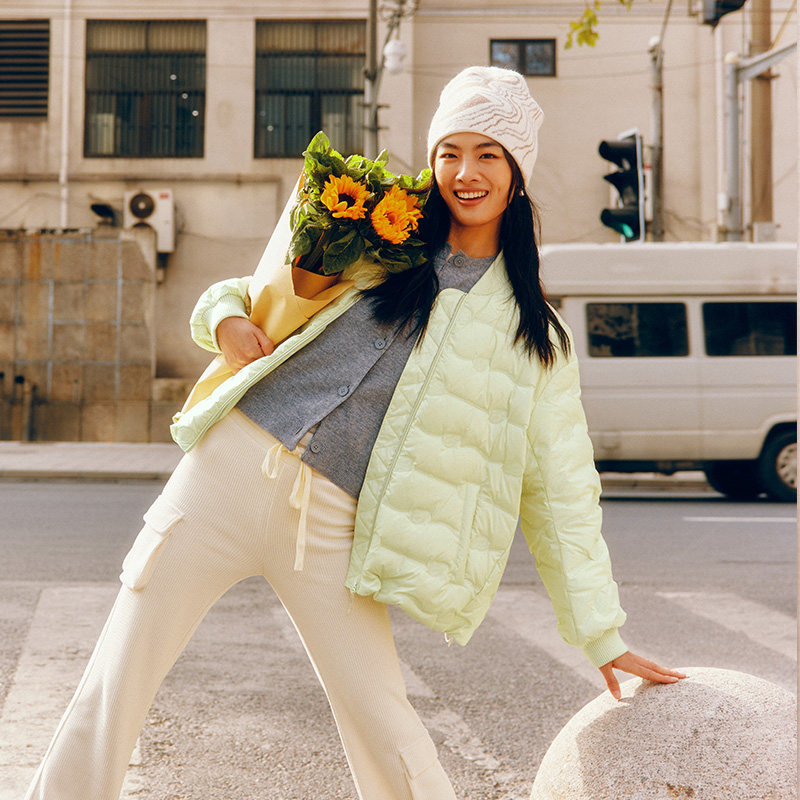 艾莱依早春新款女士轻薄羽绒服90绒保暖外套7026