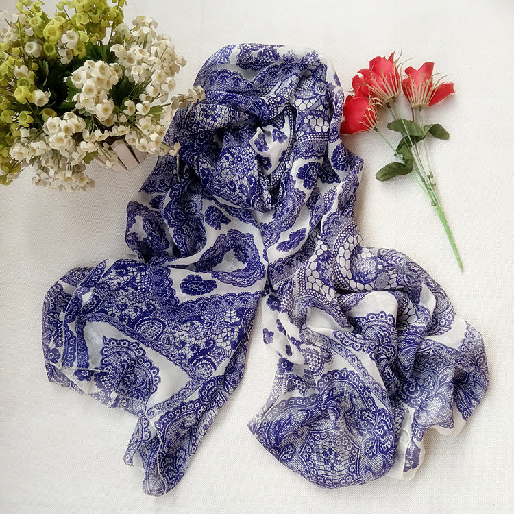 蓝色青花瓷碎花百搭真丝围巾长款女民族风桑蚕丝巾方巾披肩薄纱巾