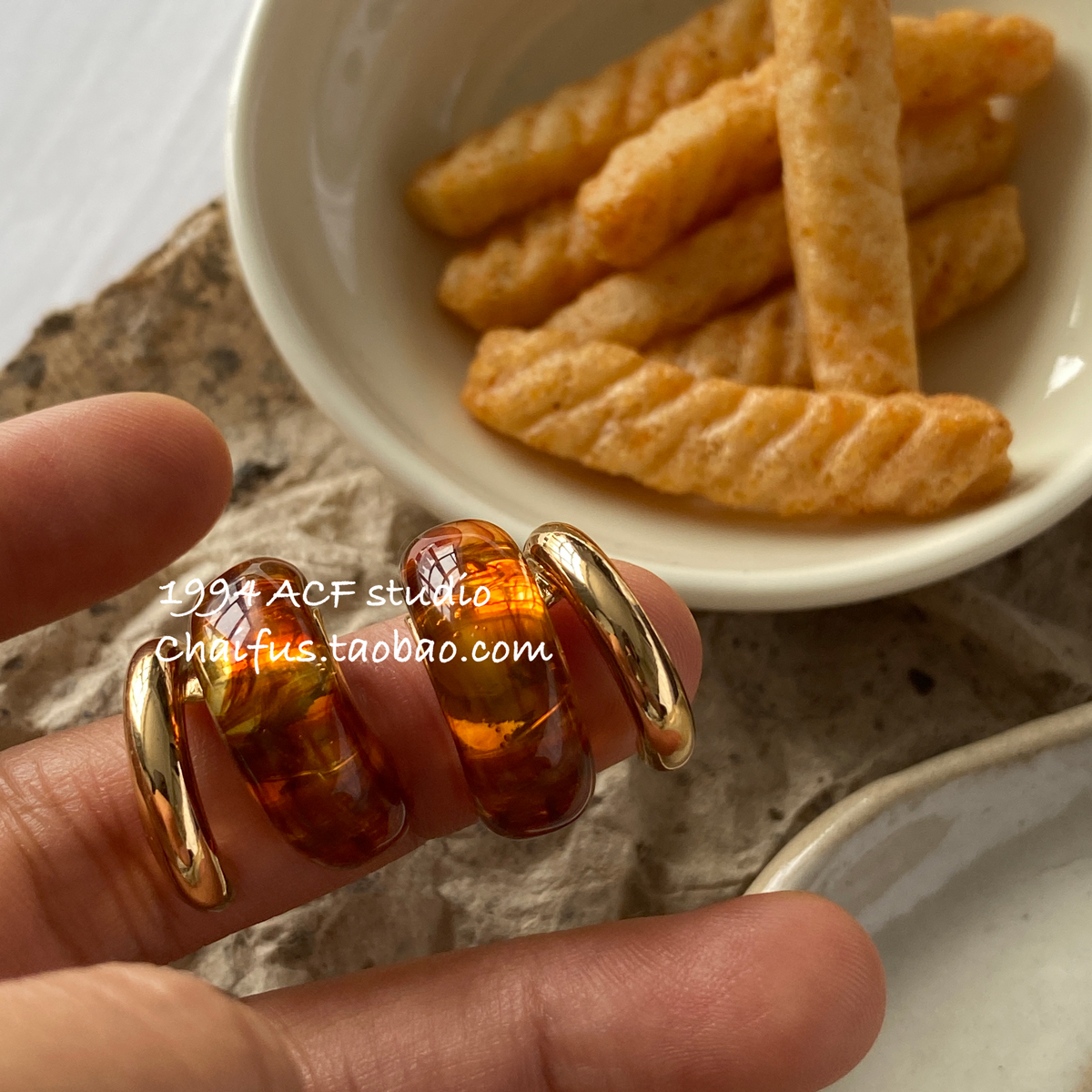 港风复古撞色琥珀树脂耳钉