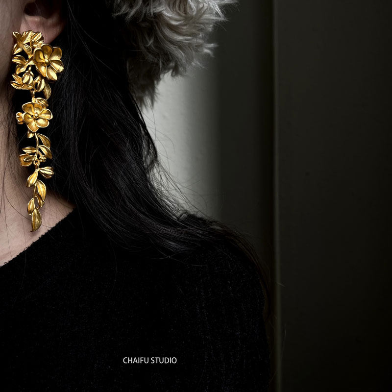 CHAIFU STUDIO|E587 하이 엔드 라이트 럭셔리 과장된 기질 꽃 긴 잎 스터드 귀걸이
