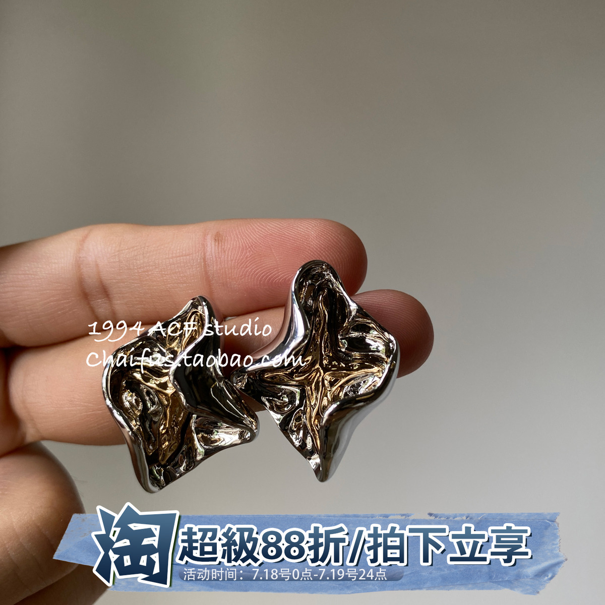 韩系冷淡风凹凸十字架耳钉