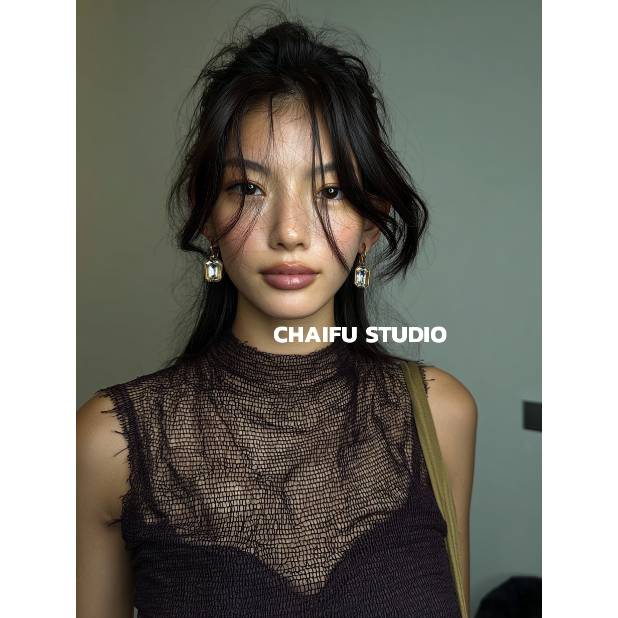 奢华冰透几何方糖锆石耳钉