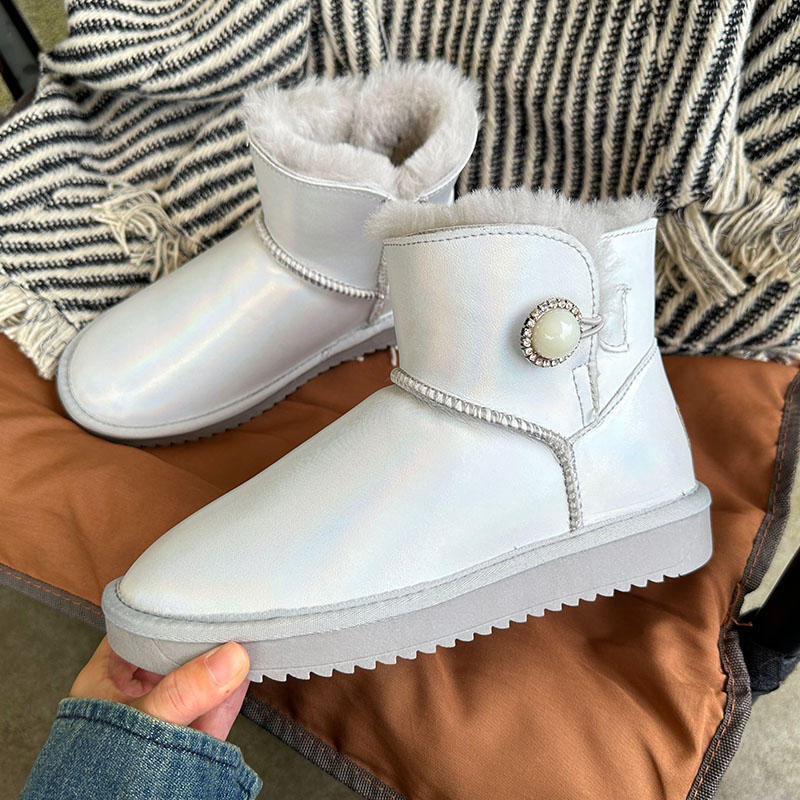 加厚防水雪地靴女冬季羊皮毛一体