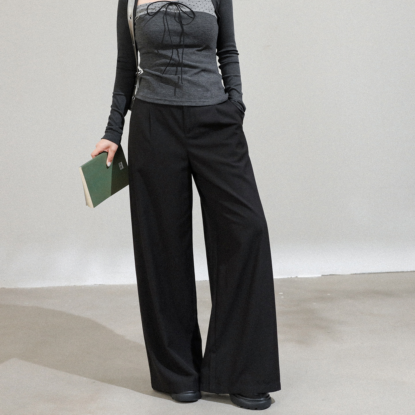 大码胖mm超火巨好看韩系慵懒松弛感裤子春款女装显瘦西装阔腿长裤