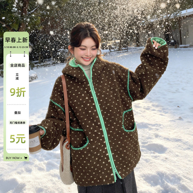 大码胖mm独特漂亮巨好看的初冬女装贝壳绒波点仿羊羔毛连帽厚外套