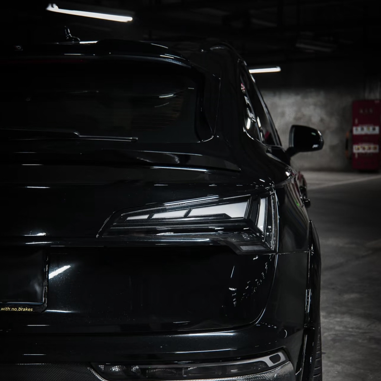 奧迪A4L A5 Q5L毒液尾燈升級熏黑尾燈改裝全透明白底尾燈黑武士