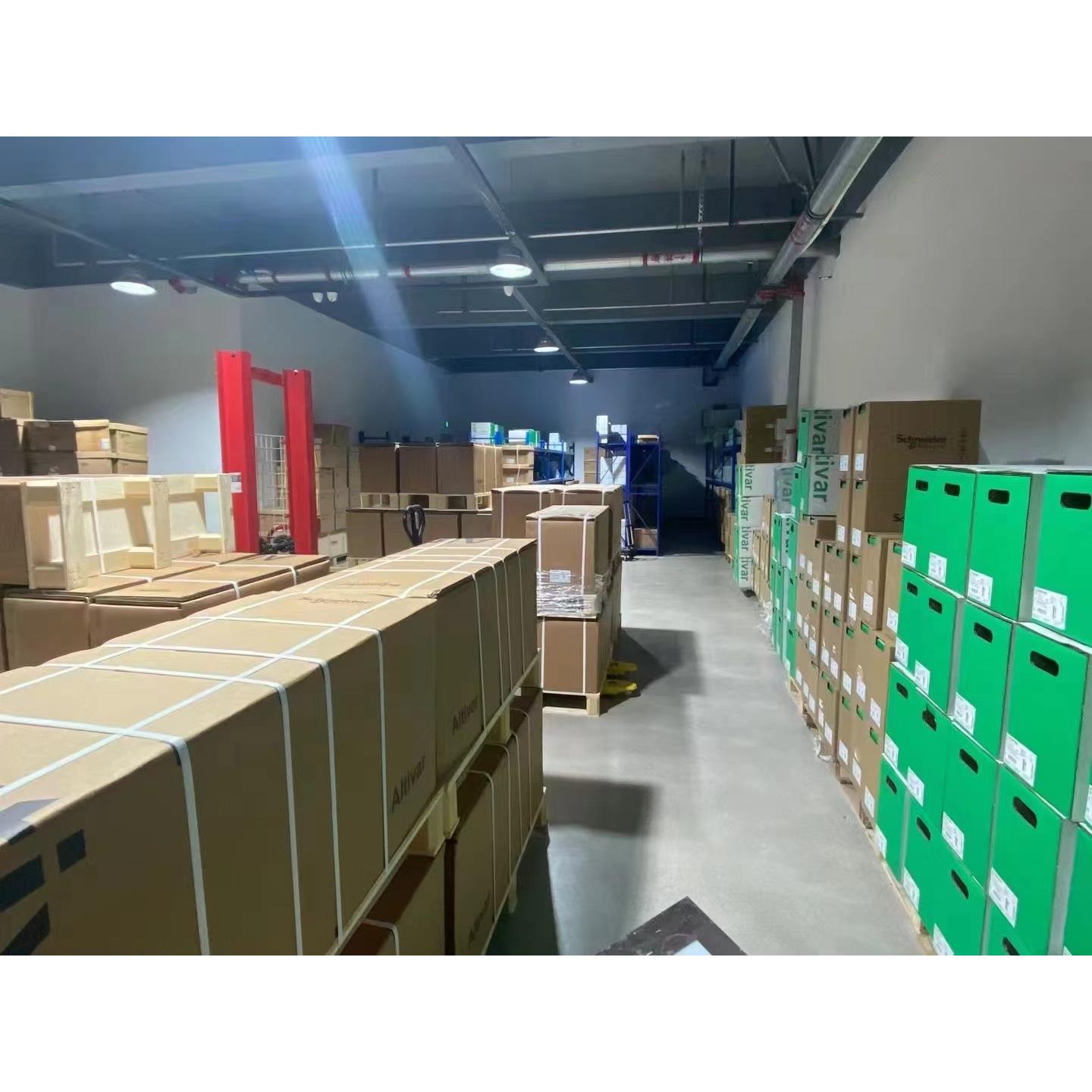 施耐德变频器ATV12H018M2 H037M2 H055M2 H075 HU15 HU22N4 现货