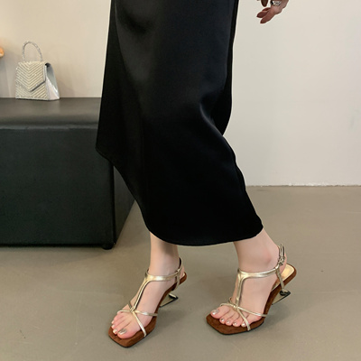 法式小众凉鞋女厚底外穿2025年夏季银色一字带露趾坡跟度假罗马鞋