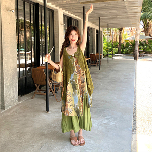 绿色碎花吊带连衣裙女2025新款夏日绝美海边度假风开衫长裙两件套图片