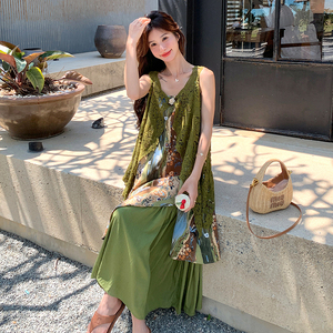 绿色碎花吊带连衣裙女2025新款夏日绝美海边度假风开衫长裙两件套图片